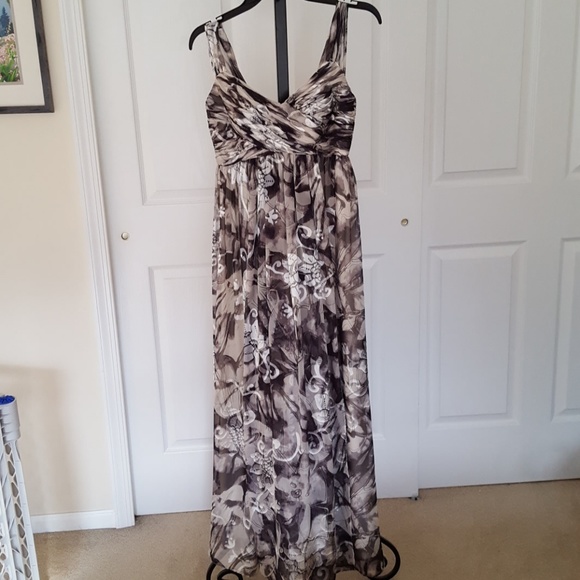 Gown JS Collection - Picture 1 of 7